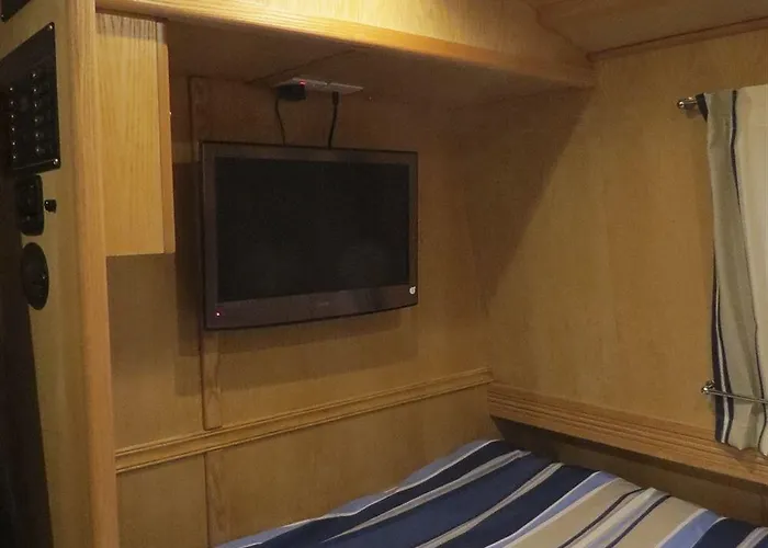 Houseboat Hotels
