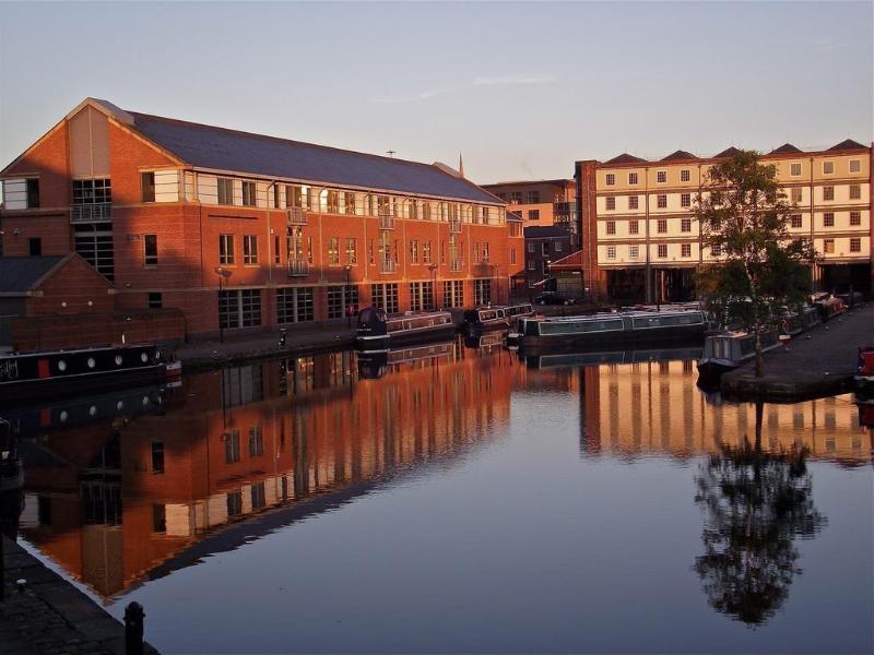 Houseboat Hotel 3*